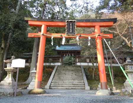 「静寂」という形容が相応しい月読神社
